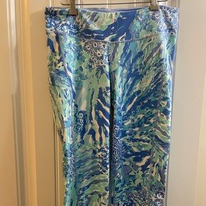 EUC Lilly Pulitzer L Luxletic Capri Leggings